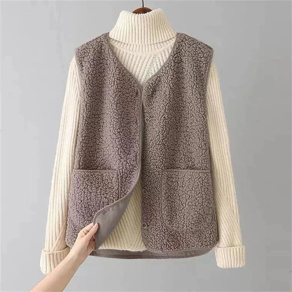 Fleece Sleeveless Vest Women's Button-Up V-Neck with Pockets – Casual, Layering Gilet for Everyday Warmth